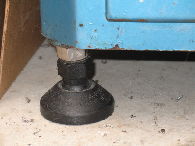 Machine mounting feet