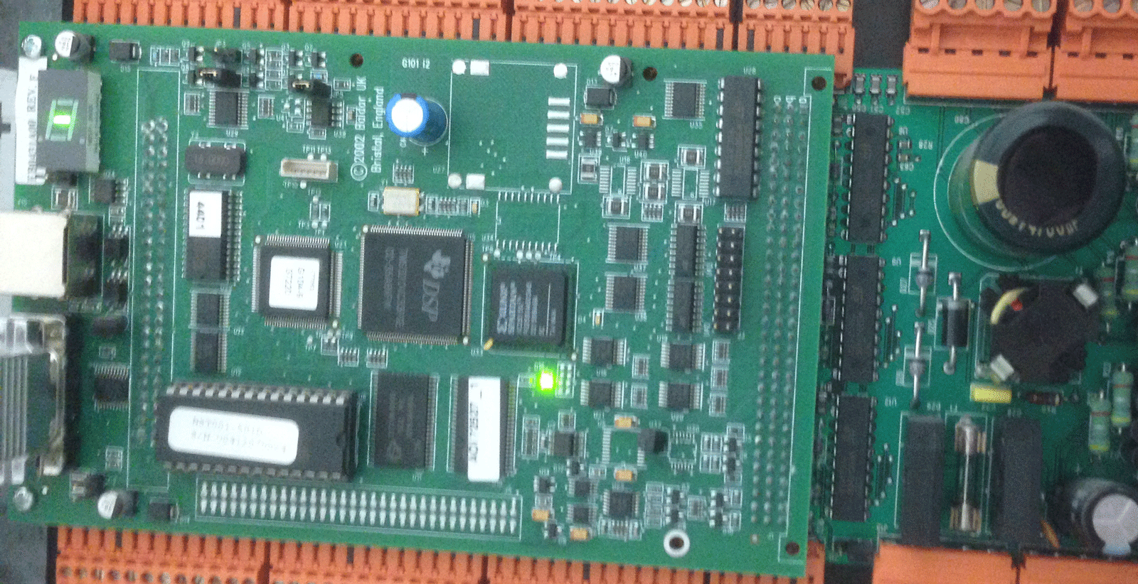 The green LED towards the bottom right you can see is flashing on/off