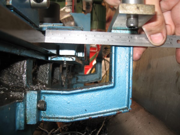 The support for the back bar.