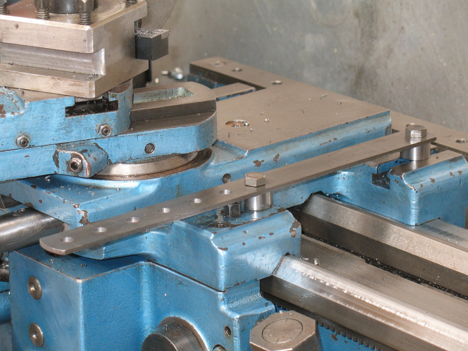 Shows how the bar that holds the template is fastened to the lathe.