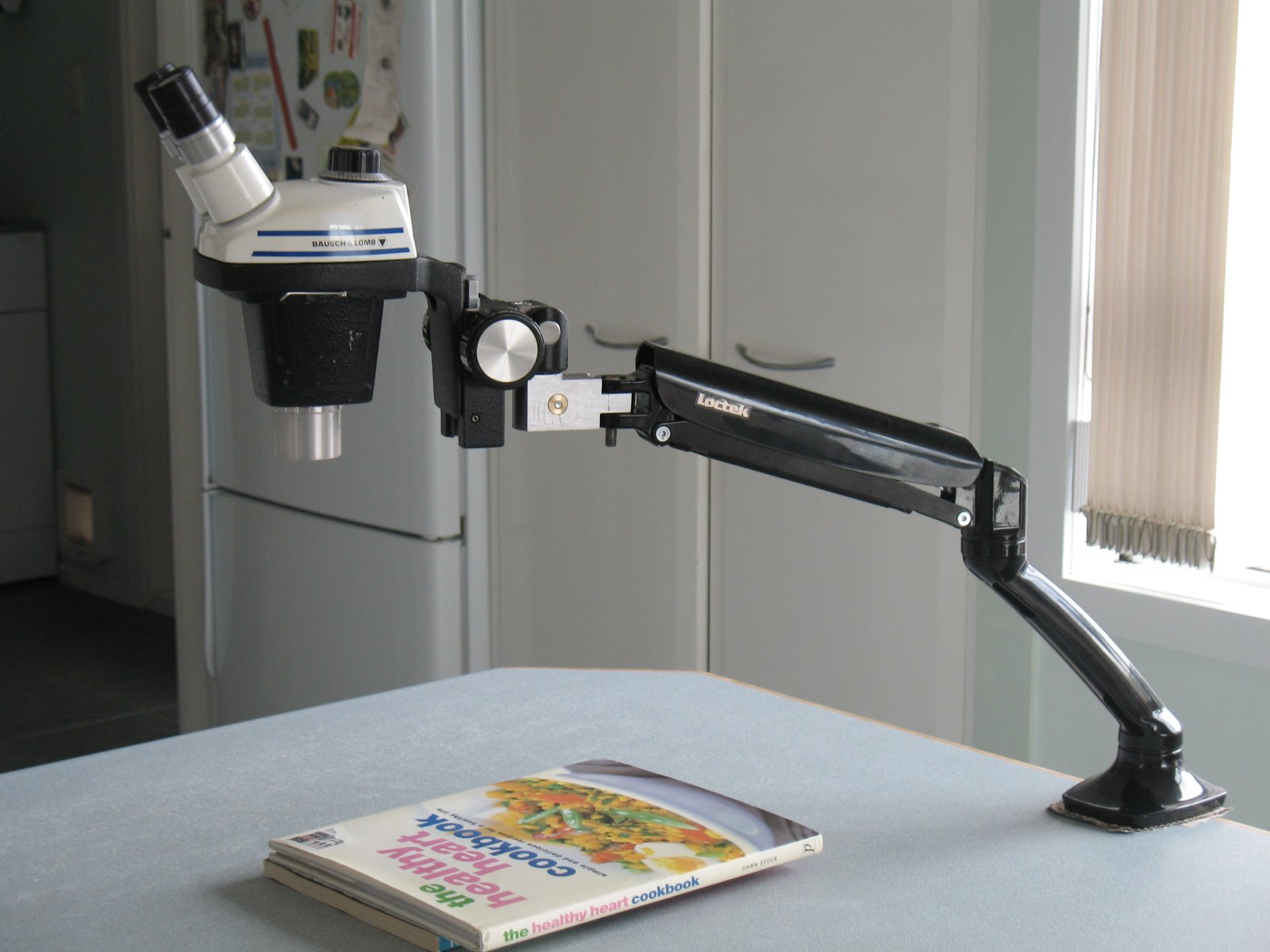 The complete monitor stand, adapter and microscope